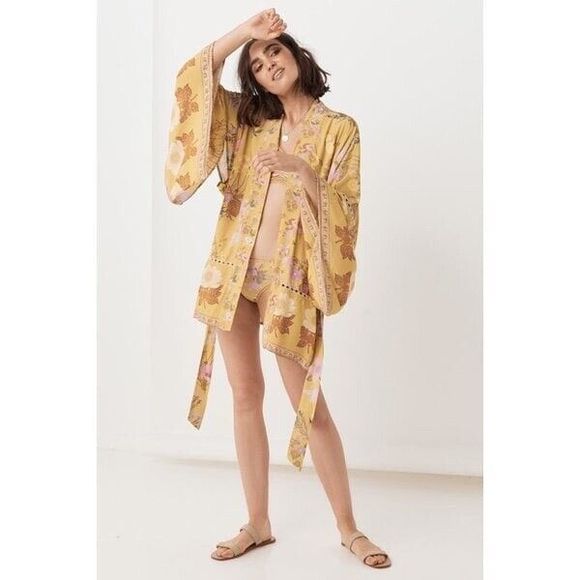 New Spell Designs Wild Bloom Short robe Size M/L